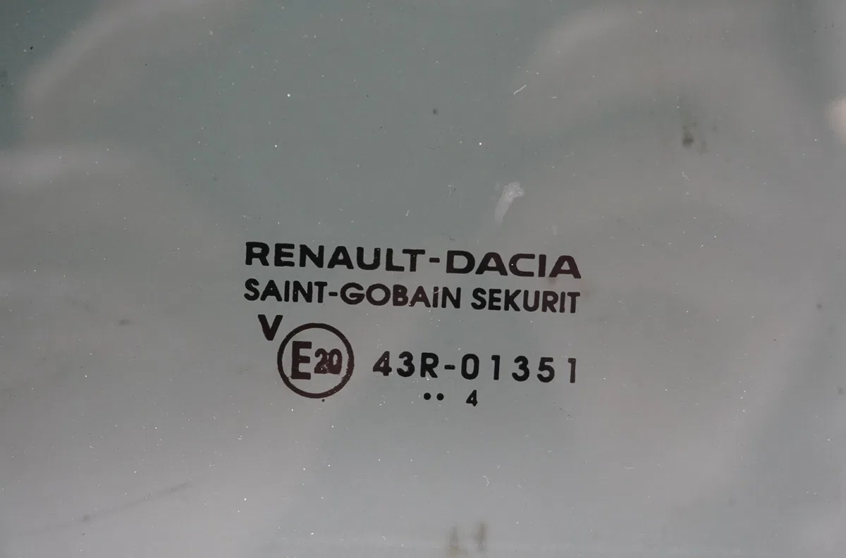 Glace porte ar d Dacia JOGGER 1.6 hybrid 140 (2023) occasion