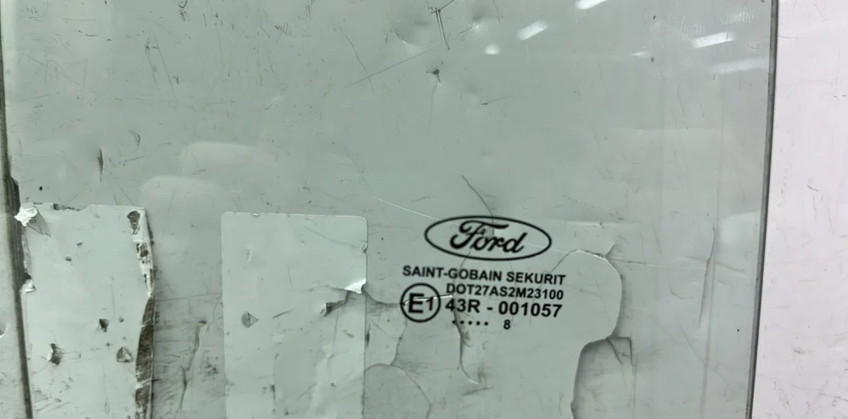 Glace porte ar d FORD FOCUS 2 PHASE 2 BREAK occasion