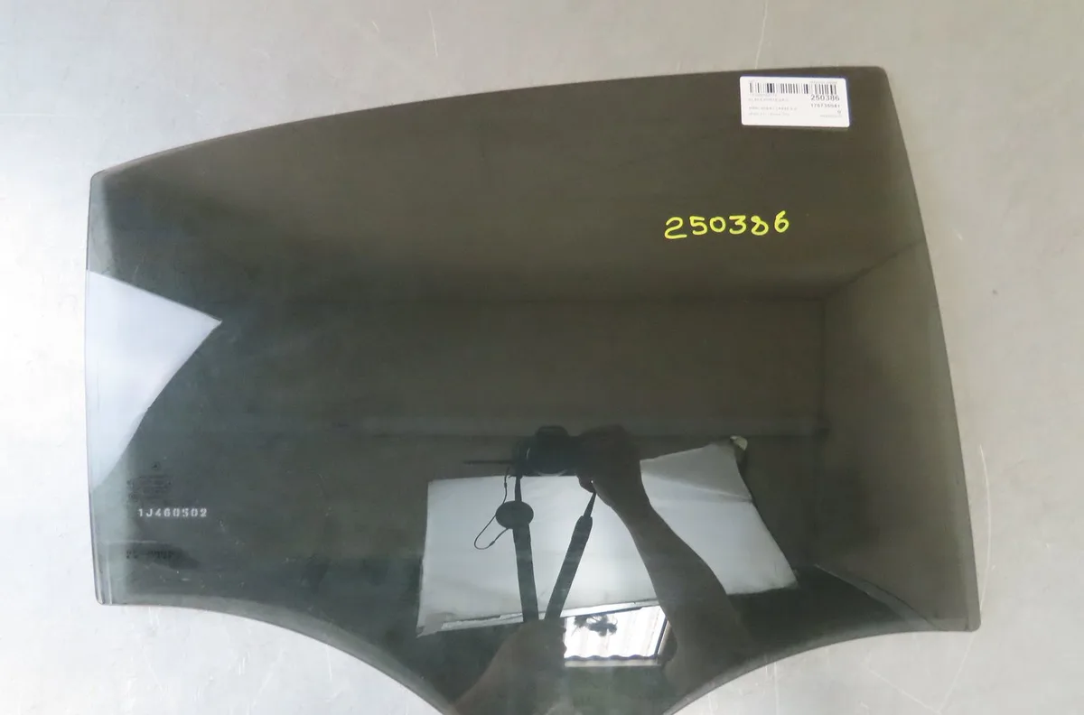 Glace porte ar d Mercedes-benz CLASSE A (W176) A 160 (176.041) (2015-2018) occasion