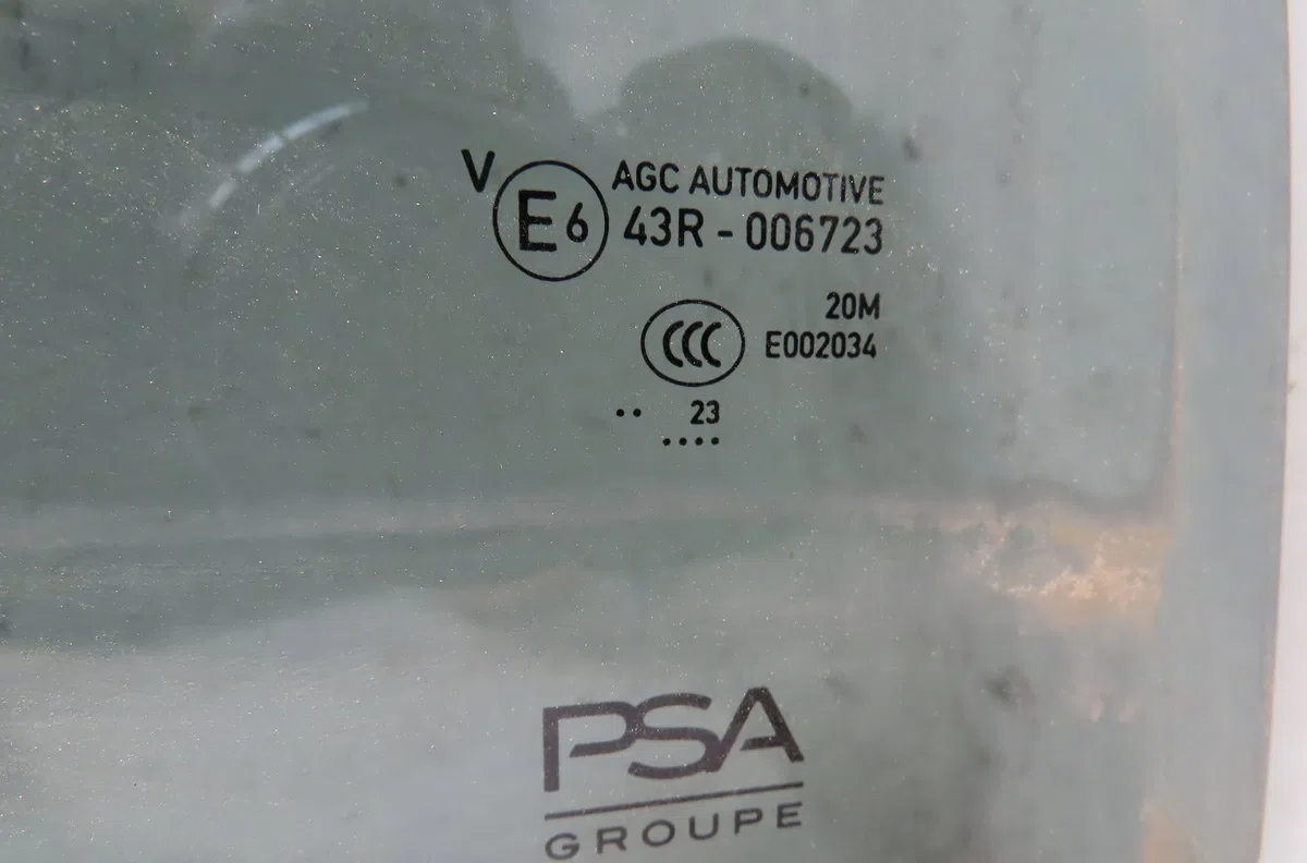 Glace porte ar d Peugeot 208 II (UB_, UP_, UW_, UJ_) 1.2 puretech 100 (2019) 5 portes occasion