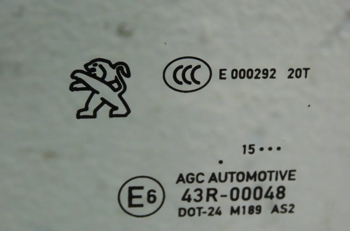Glace porte ar d Peugeot 308 SW II (LC_, LJ_, LR_, LX_, L4_) 1.6 bluehdi 100 (2014-2021) occasion