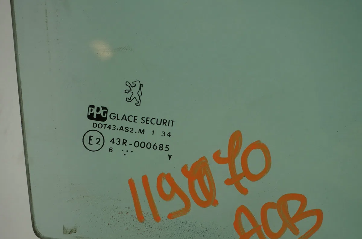 Glace porte ar d Peugeot 406 (8B) 1.6 (1995-2004) occasion