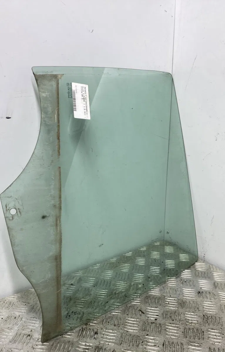 Glace porte ar d RENAULT CLIO 3 PHASE 1 occasion