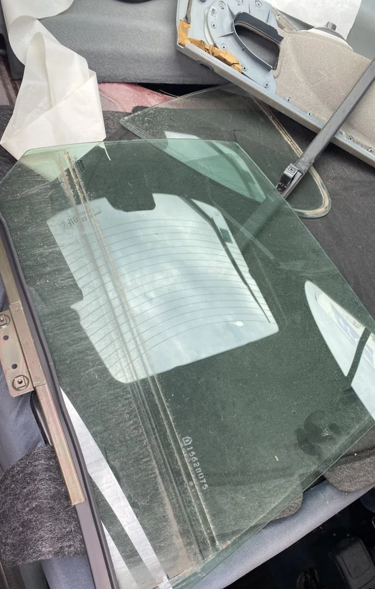 Glace porte ar d RENAULT MEGANE 1 PHASE 1 occasion