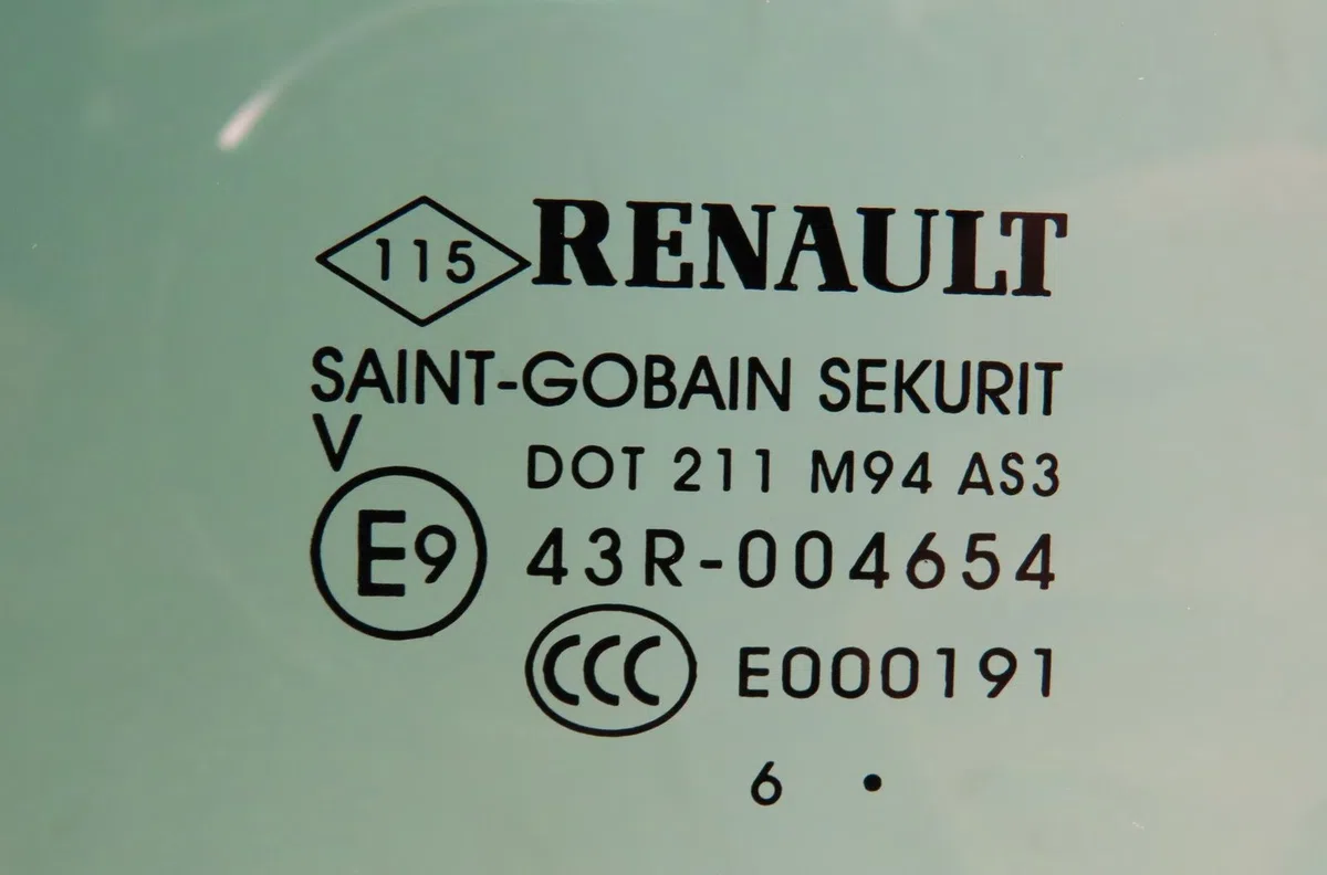 Glace porte ar d Renault MEGANE IV 3-5 portes (B9A-M-N_) 1.2 tce 130 (b9mr) (2015) 5 portes occasion