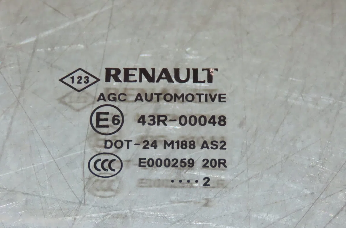 Glace porte ar d RENAULT MEGANE occasion
