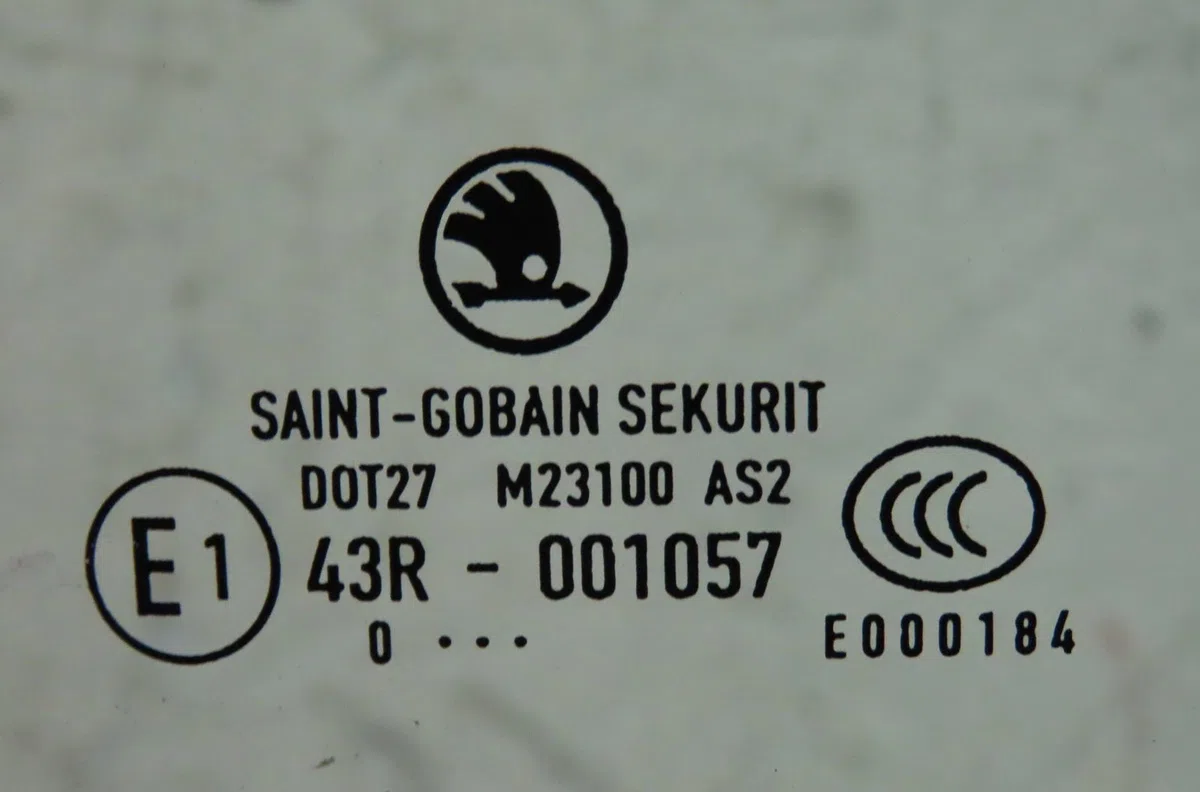 Glace porte ar d Skoda FABIA II (542) 1.2 tdi (2010-2014) occasion