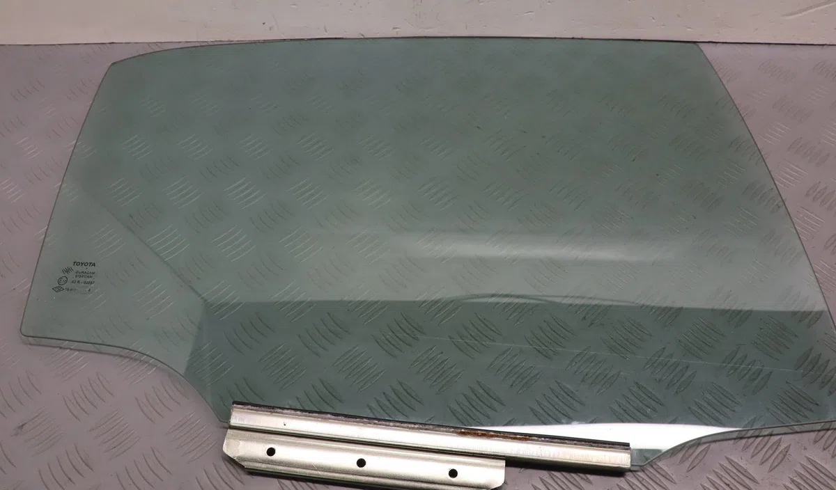 Glace porte ar d Toyota AURIS (_E15_) 2.0 d-4d (ade150_) (2006-2012) occasion