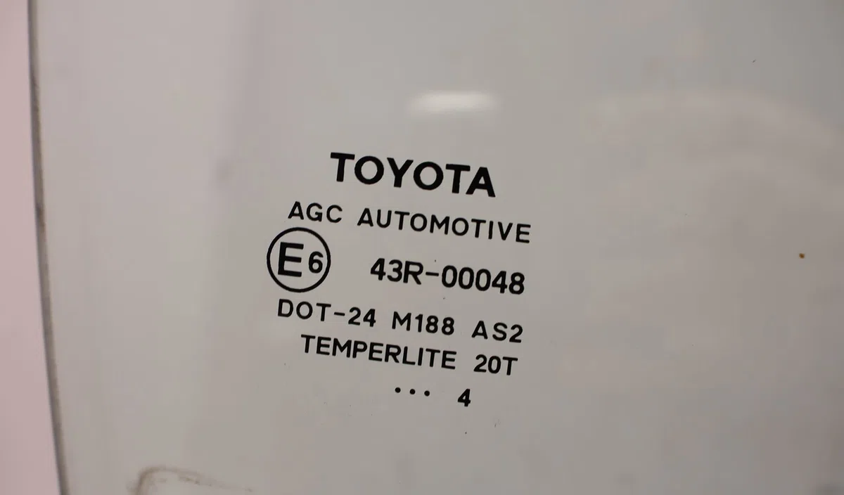 Glace porte ar d Toyota AURIS (_E18_) 1.8 hybrid (zwe186_) (2012-2018) occasion