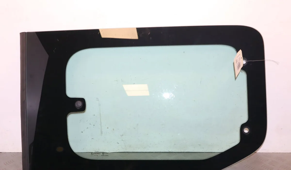 Glace porte ar d Toyota PROACE CITY VERSO Monospace 1.2 vvt-i 110 (bkynn) (2019) occasion