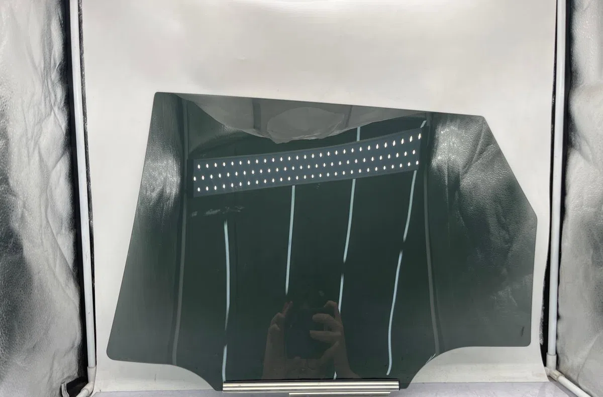 Glace porte ar d TOYOTA VERSO-S PHASE 1 occasion