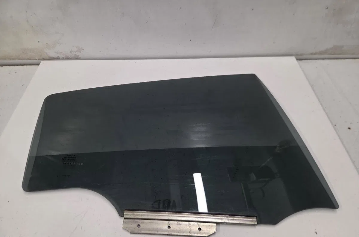 Glace porte ar d TOYOTA YARIS 3 PHASE 2 occasion