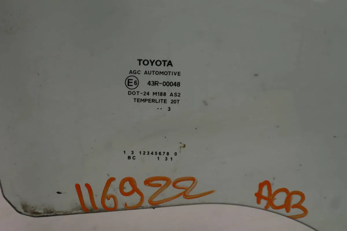 Glace porte ar d Toyota YARIS (_P13_) 1.4 d (nlp130_) (2011) occasion