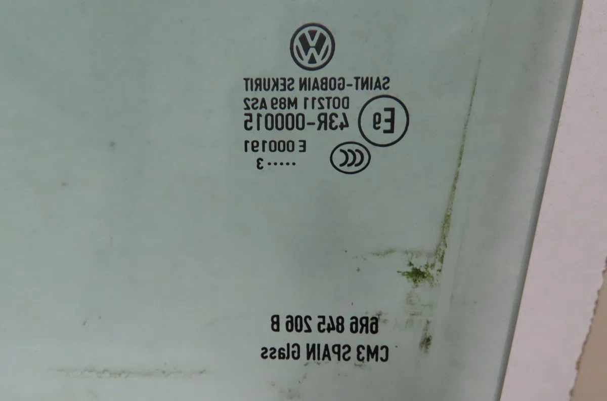 Glace porte ar d Volkswagen POLO V (6R1, 6C1) 1.2 (2009) occasion