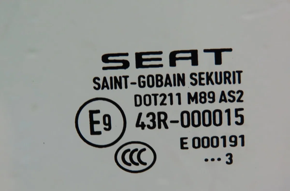 Glace porte ar g Seat LEON (5F1) 2.0 tdi (2012-2020) 5 portes occasion