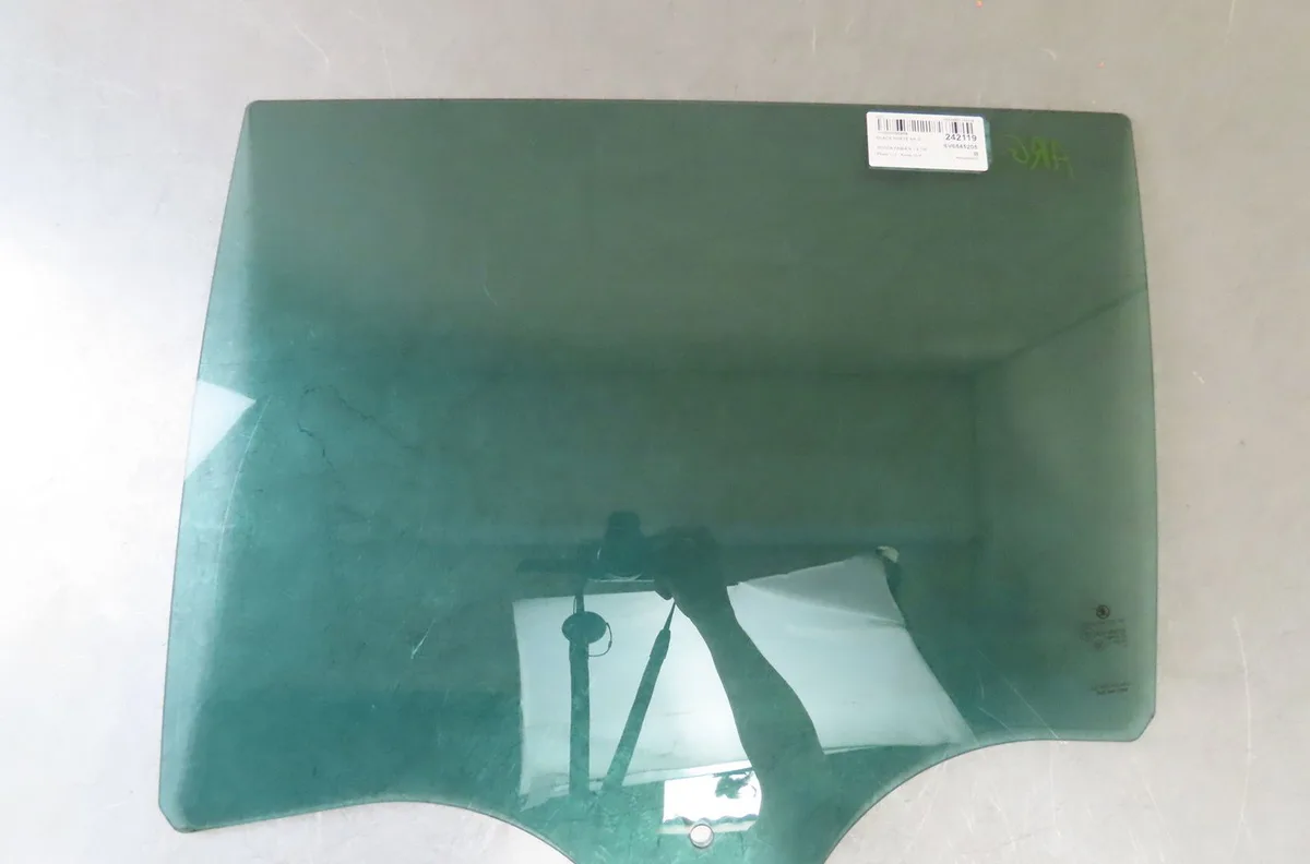 Glace porte ar g Skoda FABIA III (NJ3) 1.2 tsi (2014-2021) occasion
