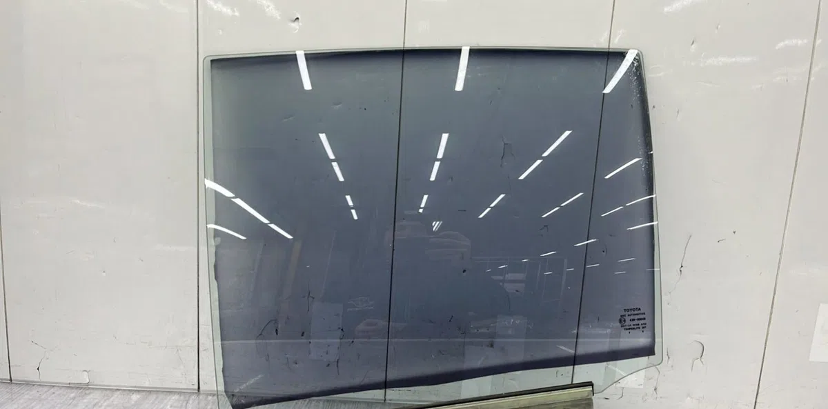 Glace porte ar g TOYOTA YARIS 2 PHASE 1 occasion