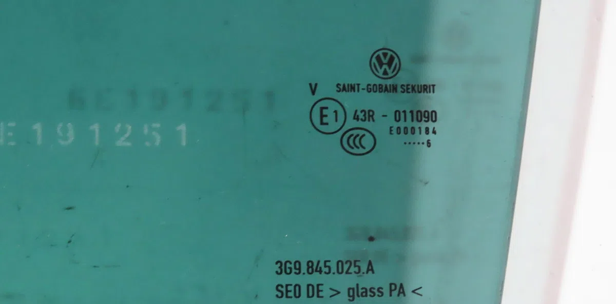 Glace porte ar g Volkswagen PASSAT B8 Variant (3G5, CB5) 2.0 tdi (2014) occasion