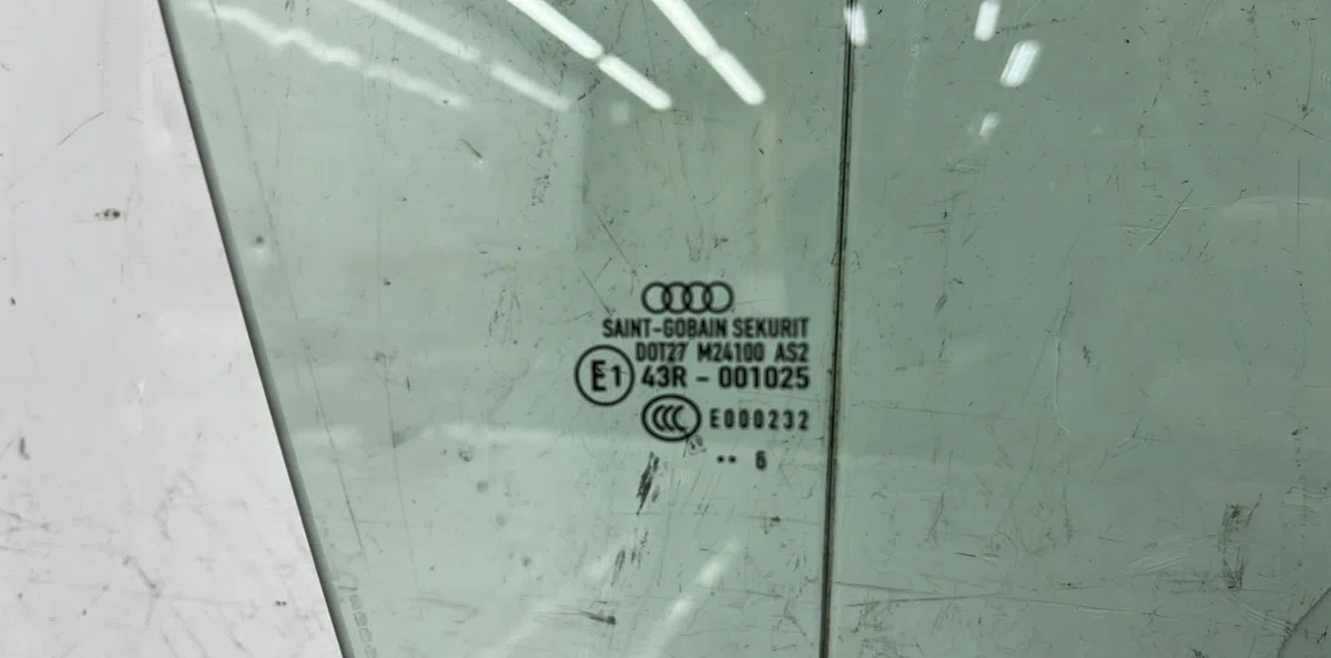Glace porte av d AUDI A4 2 PHASE 2 occasion