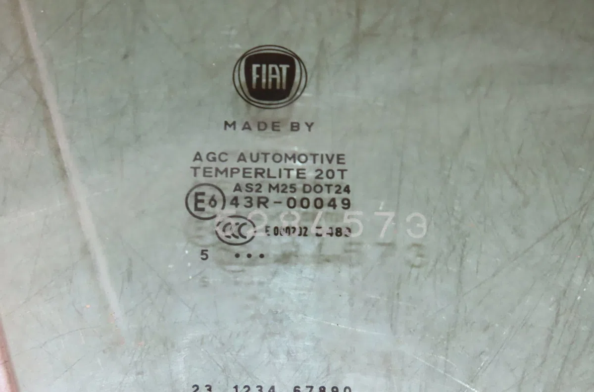 Glace porte av d Fiat 500L (351_, 352_) 1.4 (199lyb1b) (2012) occasion