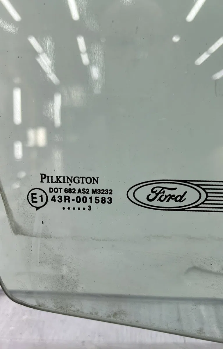 Glace porte av d FORD FIESTA 5 PHASE 1 occasion