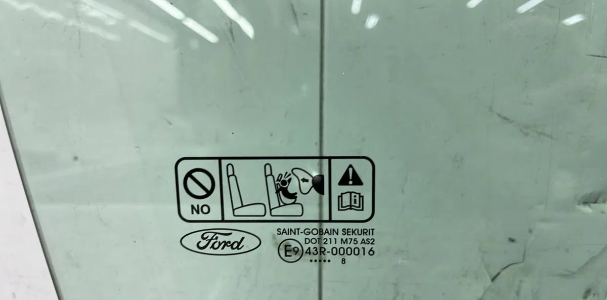 Glace porte av d FORD FOCUS 2 PHASE 2 BREAK occasion