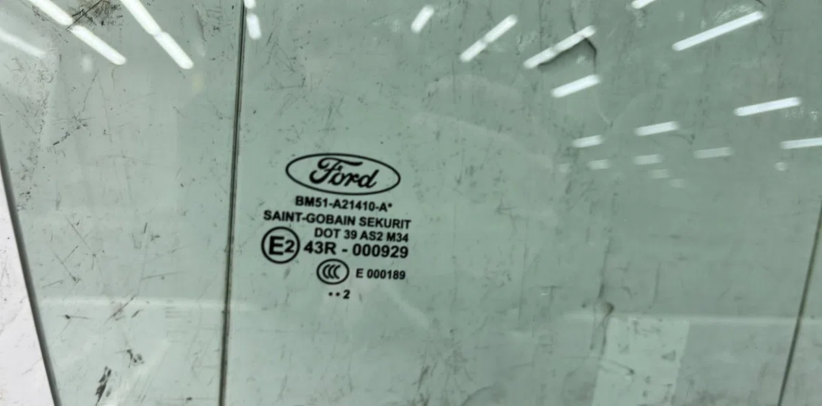 Glace porte av d FORD FOCUS 3 PHASE 1 occasion