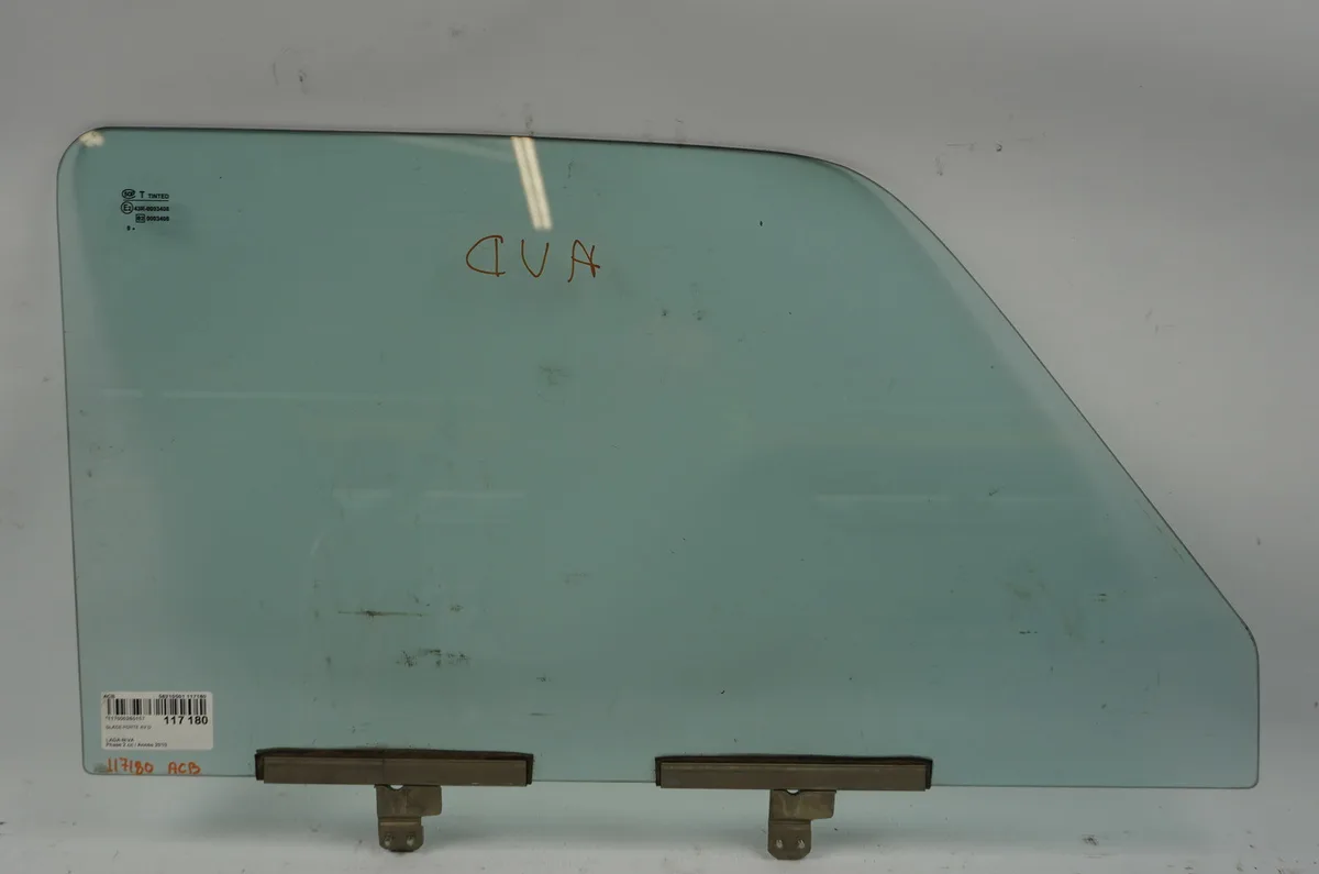 Glace porte av d Lada NIVA Véhicule tout terrain fermé (2121, 2131) 1.7 lpg (2002-2015) occasion