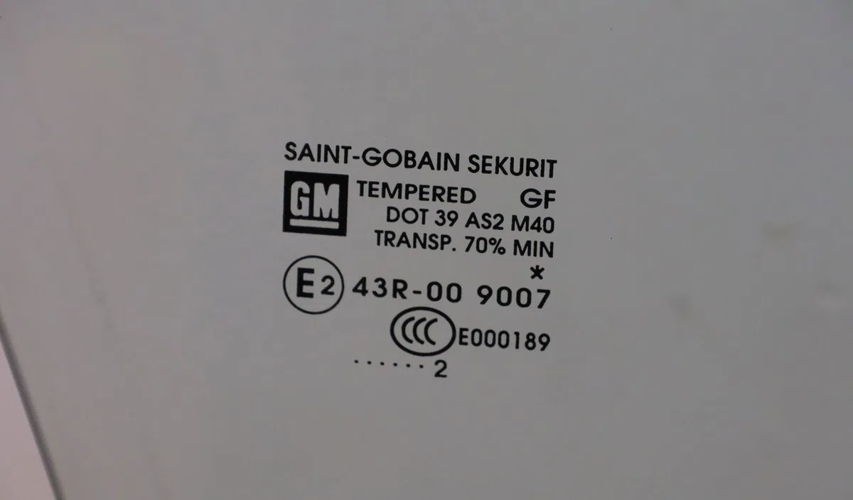 Glace porte av d Opel CORSA D (S07) 1.3 cdti (l08, l68) (2006-2014) 5 portes occasion