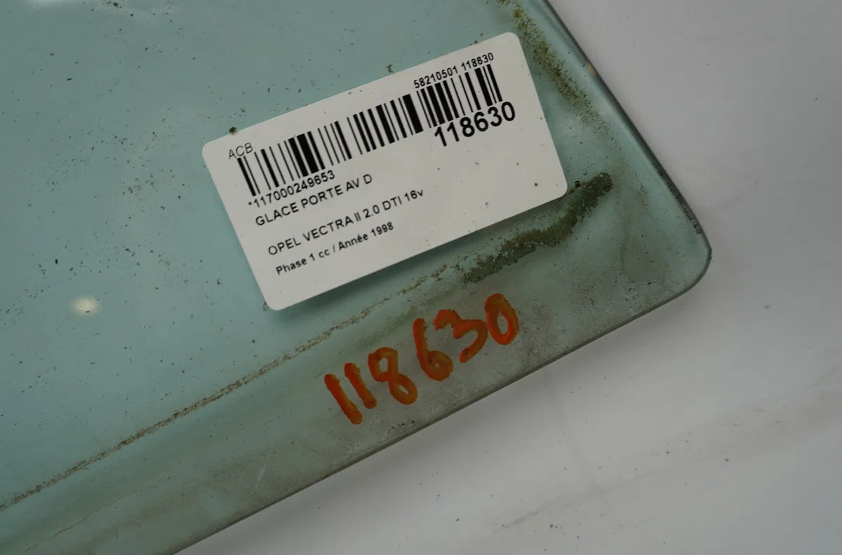 Glace porte av d Opel VECTRA B Break (J96) 2.0 dti 16v (f35) (1997-2003) occasion