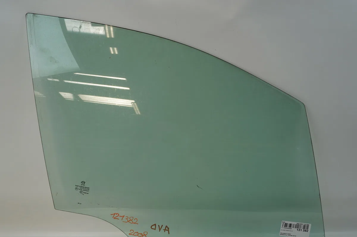 Glace porte av d Peugeot 2008 I (CU_) 1.2 puretech 82 (2018-2019) occasion