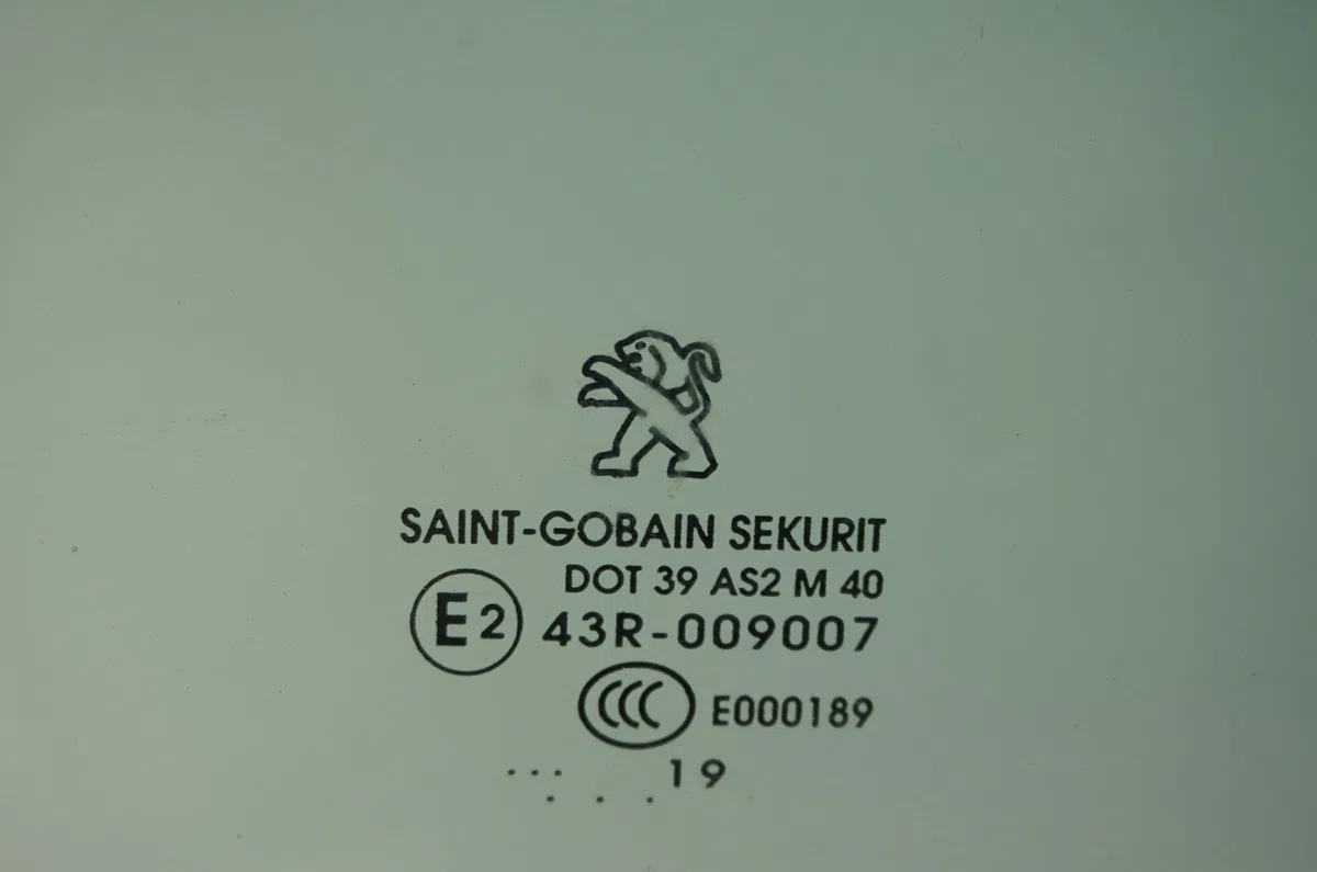 Glace porte av d Peugeot 2008 I (CU_) 1.2 puretech 82 (2018-2019) occasion