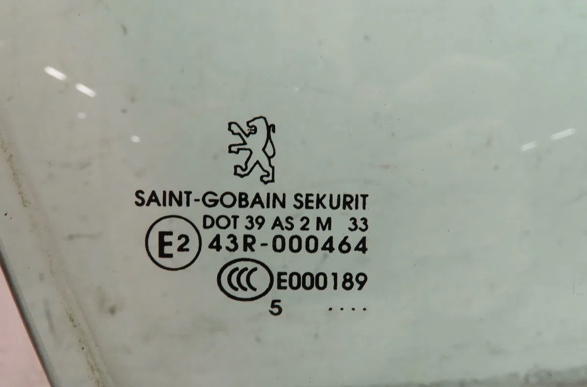 Glace porte av d Peugeot 206 (2L_, 2M_) 1.4 i (2lkfwa, 2mkfwa) (2009-2013) 3 portes occasion