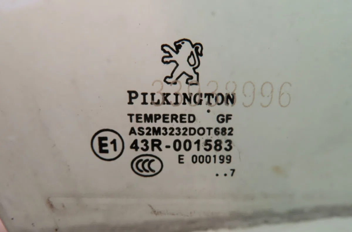 Glace porte av d Peugeot 207-207 (WA_, WC_) 1.4 16v (2006-2013) 3 portes occasion