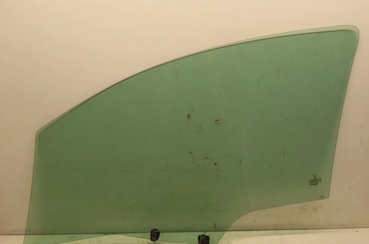 Glace porte av d Peugeot 207-207 (WA_, WC_) 1.6 hdi (2006-2013) 5 portes occasion