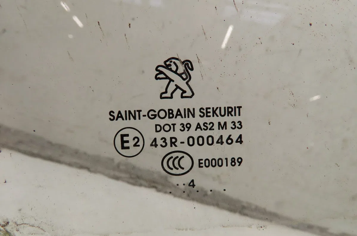 Glace porte av d Peugeot 208 I (CA_, CC_) 1.6 hdi (2012) 5 portes occasion