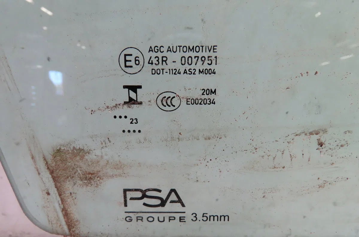 Glace porte av d Peugeot 208 II (UB_, UP_, UW_, UJ_) 1.2 puretech 100 (2019) 5 portes occasion