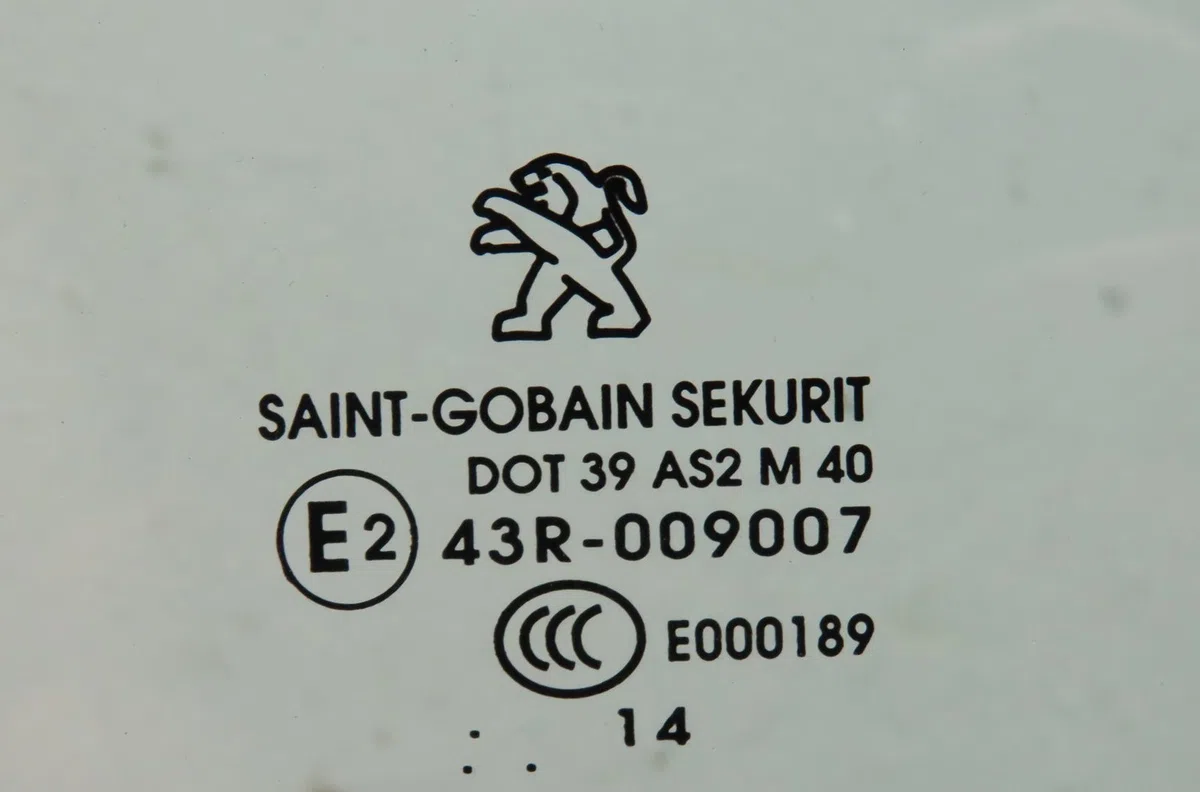 Glace porte av d Peugeot 308 SW II (LC_, LJ_, LR_, LX_, L4_) 1.6 hdi - bluehdi 115 (lcbhxm, lcbhxt) (2014-2021) occasion