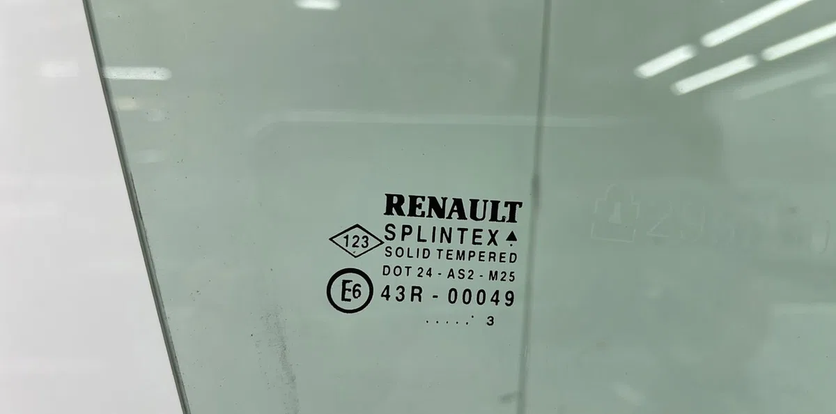 Glace porte av d RENAULT CLIO 2 PHASE 1 occasion