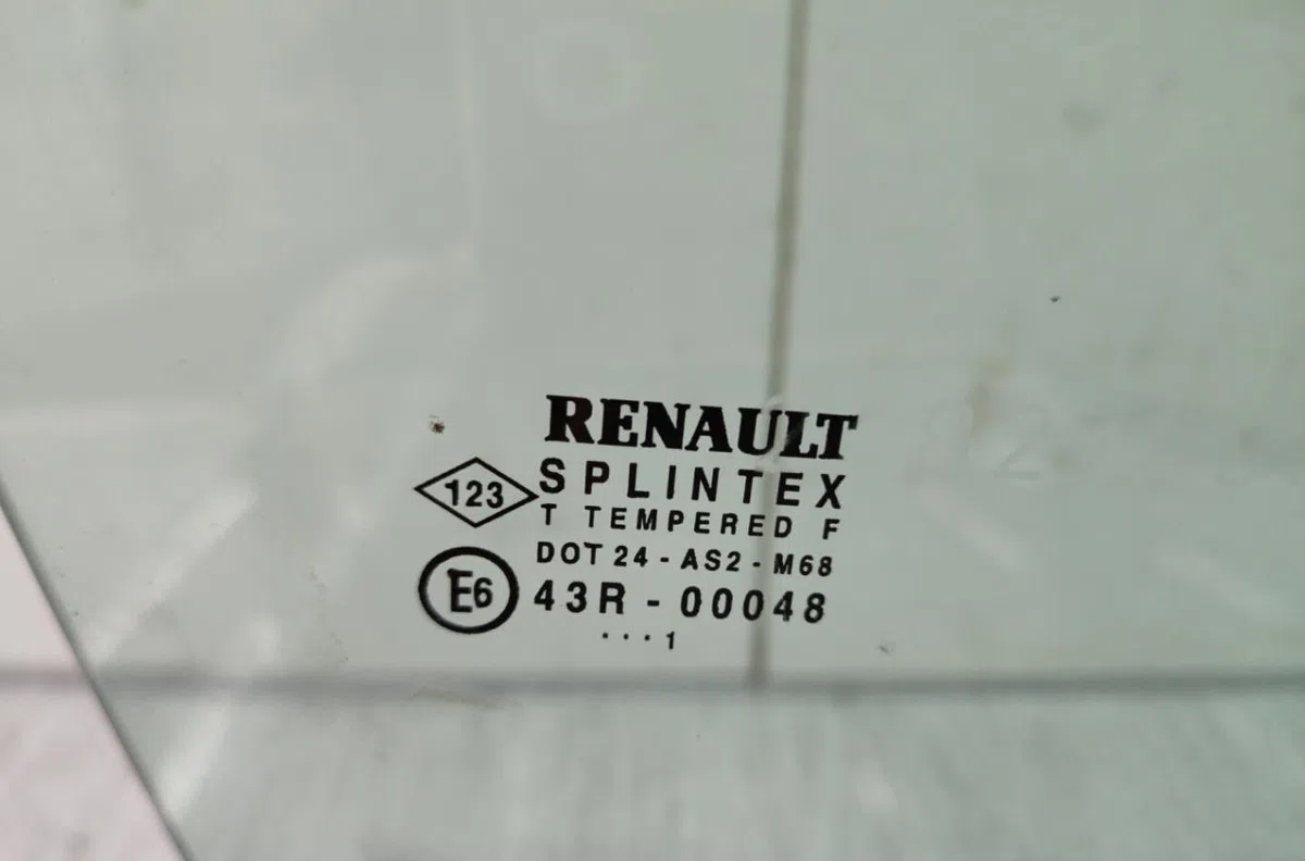 Glace porte av d RENAULT CLIO 2 PHASE 2 occasion