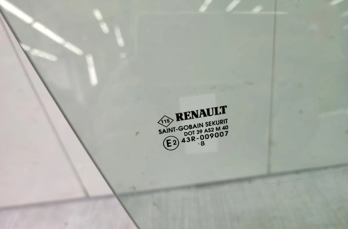 Glace porte av d RENAULT CLIO 3 PHASE 1 occasion