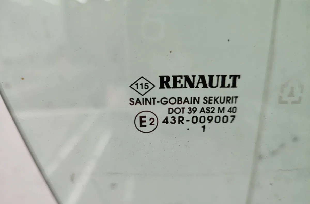 Glace porte av d RENAULT CLIO 3 PHASE 2 occasion