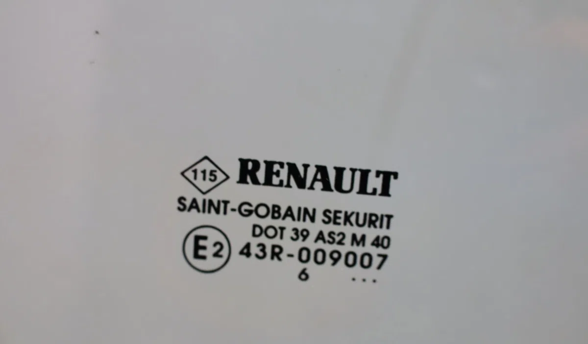 Glace porte av d Renault CLIO III (BR0-1, CR0-1) 1.5 dci (br0h, cr0h, cr1s, br1s) (2005-2014) 3 portes occasion