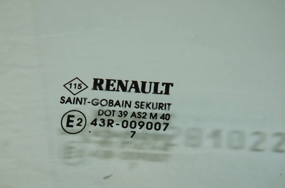 Glace porte av d Renault CLIO III (BR0-1, CR0-1) 1.5 dci (c-br0g, c-br1g) (2005-2012) 5 portes occasion