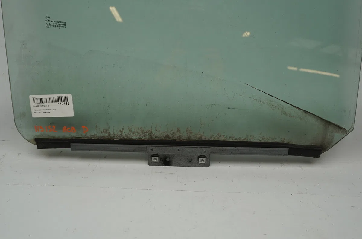 Glace porte av d Renault MASTER II Camionnette (FD) 2.5 dci (2006-2010) occasion