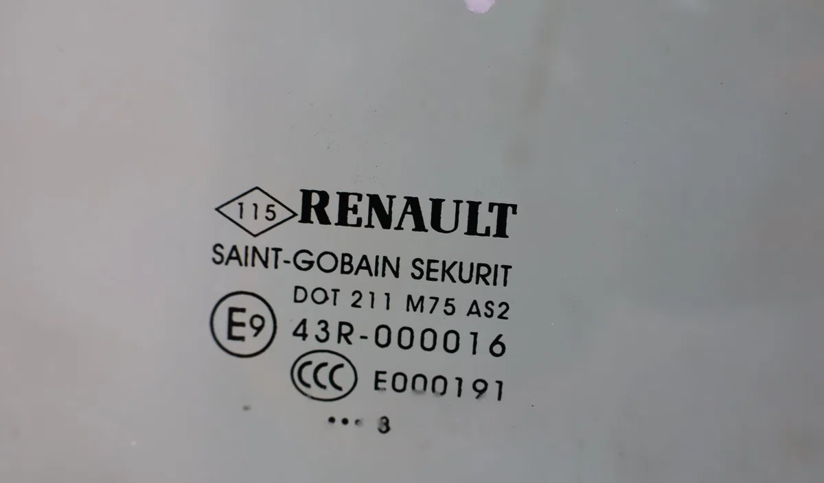 Glace porte av d Renault MEGANE IV 3-5 portes (B9A-M-N_) 1.2 tce 100 (b9ms) (2015) occasion