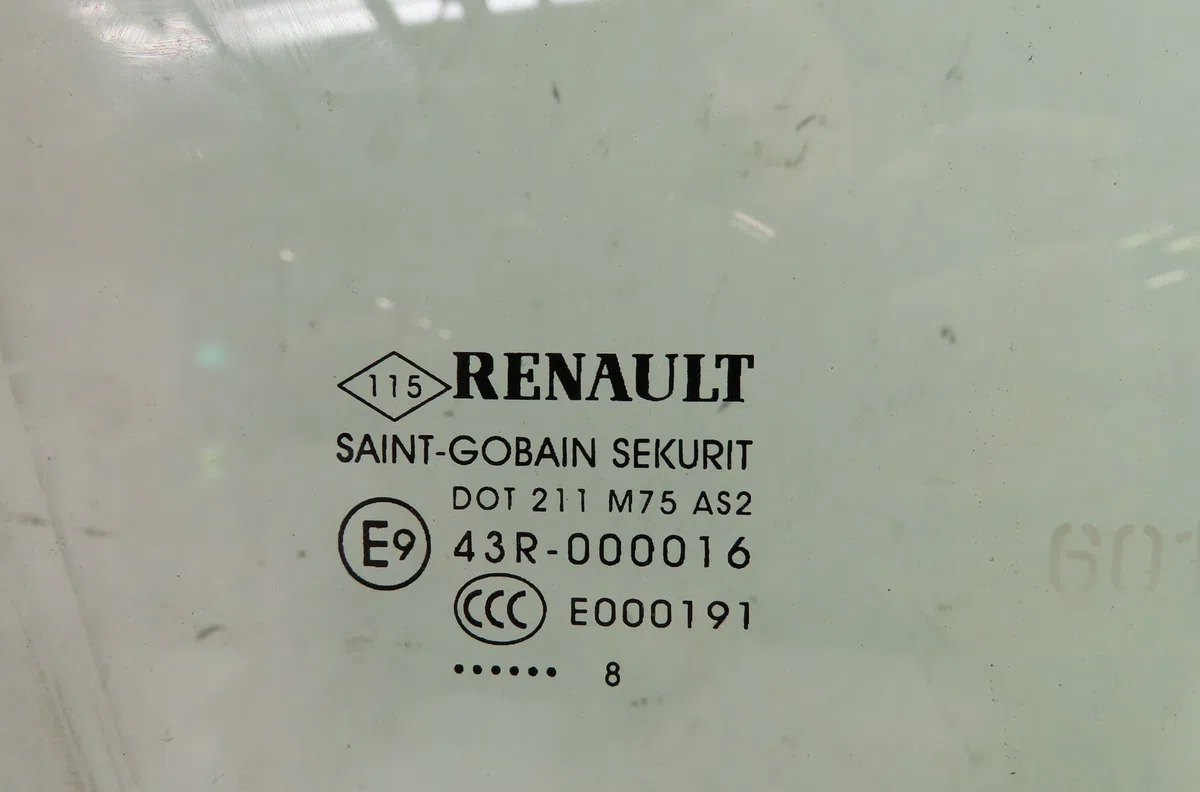 Glace porte av d Renault MEGANE IV 3-5 portes (B9A-M-N_) 1.6 dci 165 (2015) occasion