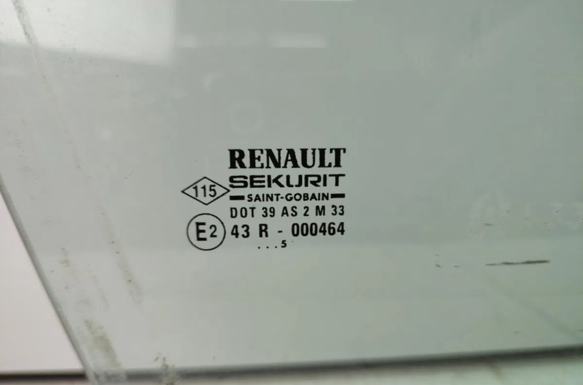 Glace porte av d RENAULT R19 PHASE 2 occasion