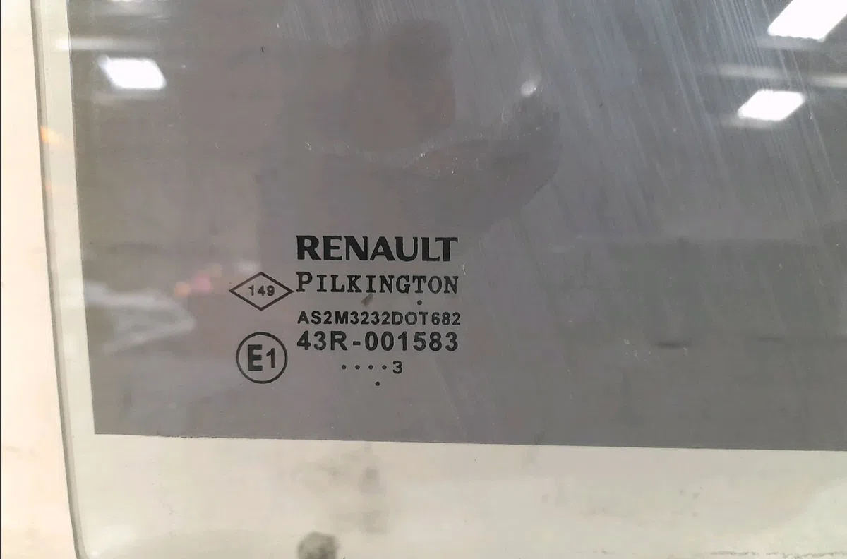 Glace porte av d Renault TWINGO II (CN0_) 1.5 dci 75 (2010) 3 portes occasion