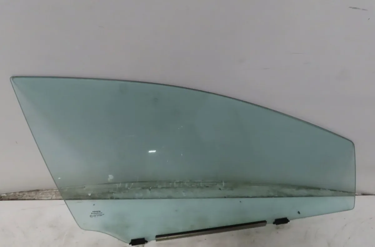 Glace porte av d Toyota AVENSIS Break (_T27_) 2.0 d-4d (adt270_) (2011-2018) occasion